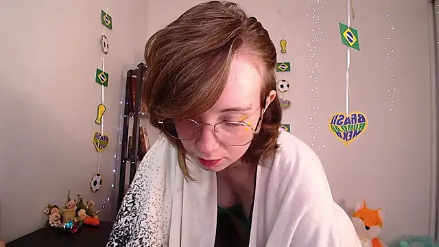 Snapshot of Elise_Nyx chatting on June 19, 2026, 1:28 pm Elise Nyx online show from June 19, 2026, 1:28 pm