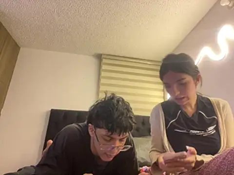 DesireLuxe online show from March 19, 2026, 9:42 am