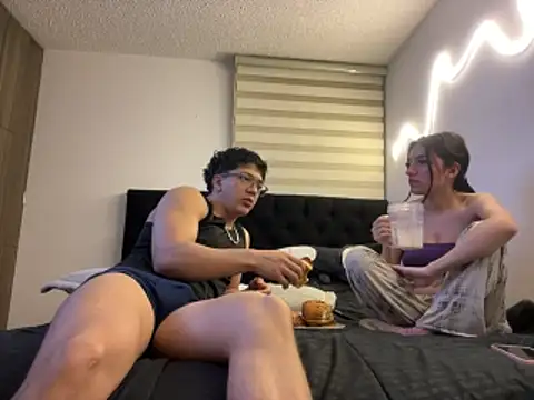 DesireLuxe online show from February 5, 2026, 8:21 am