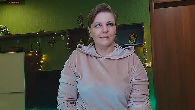 Snapshot of VeronikawGold chatting on March 17, 2026, 9:29 pm VeronikawGold online show from March 17, 2026, 9:29 pm