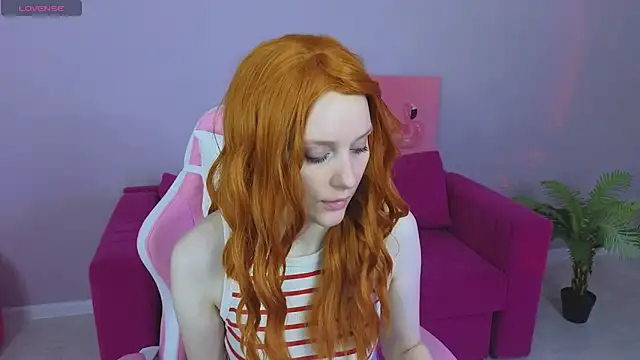 Snapshot of KristinMoore chatting on March 12, 2025, 9:23 am KristinMoore online show from March 12, 2025, 9:23 am