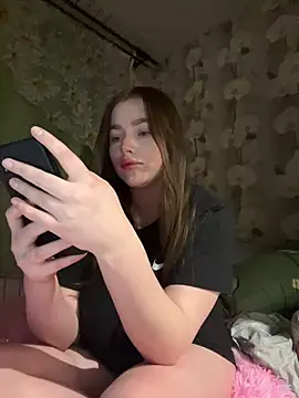 Milana mil online show from March 4, 2025, 9:32 pm
