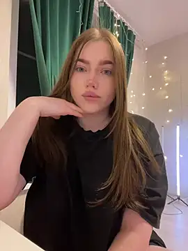 Milana mil online show from February 28, 2025, 8:50 pm