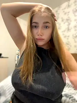 Milana mil online show from September 25, 2025, 4:13 pm