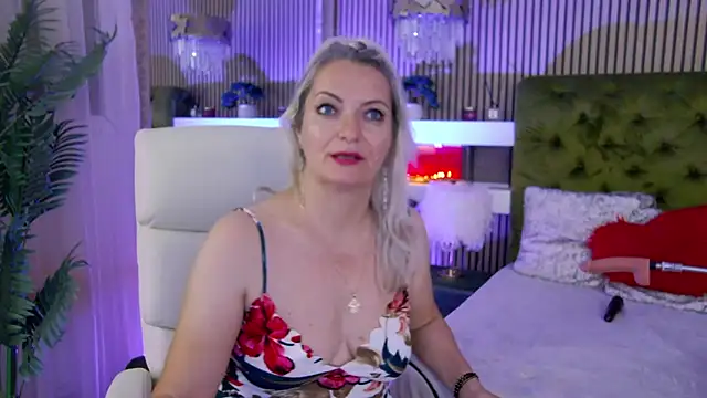 Snapshot of LadyTouch chatting on June 11, 2026, 2:53 am LadyTouch online show from June 11, 2026, 2:53 am