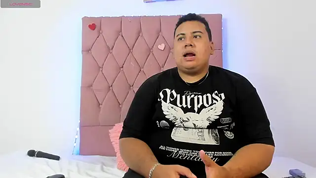 Snapshot of MICHAEL_AND_SHARON chatting on October 17, 2025, 3:43 am MICHAEL AND SHARON online show from October 17, 2025, 3:43 am