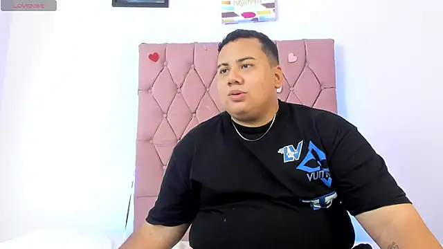 Snapshot of MICHAEL_AND_SHARON chatting on November 8, 2025, 4:05 am MICHAEL AND SHARON online show from November 8, 2025, 4:05 am