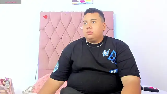 Snapshot of MICHAEL_AND_SHARON chatting on October 22, 2025, 4:12 am MICHAEL AND SHARON online show from October 22, 2025, 4:12 am