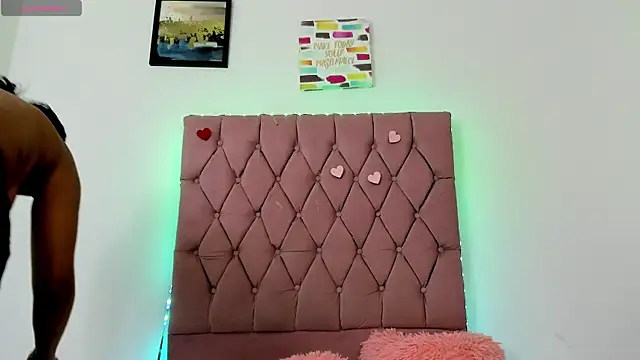 Snapshot of MICHAEL_AND_SHARON chatting on October 30, 2025, 4:33 am MICHAEL AND SHARON online show from October 30, 2025, 4:33 am