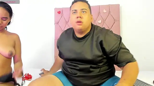 Snapshot of MICHAEL_AND_SHARON chatting on October 14, 2025, 4:02 am MICHAEL AND SHARON online show from October 14, 2025, 4:02 am