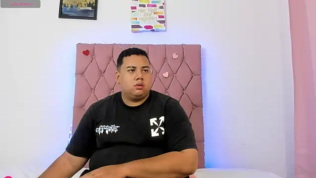 Snapshot of MICHAEL_AND_SHARON chatting on November 24, 2025, 4:23 am MICHAEL AND SHARON online show from November 24, 2025, 4:23 am