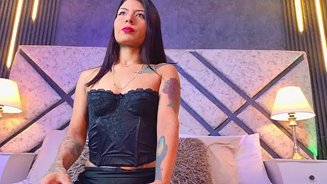 Elektra MIller  online show from October 6, 2025, 7:47 pm