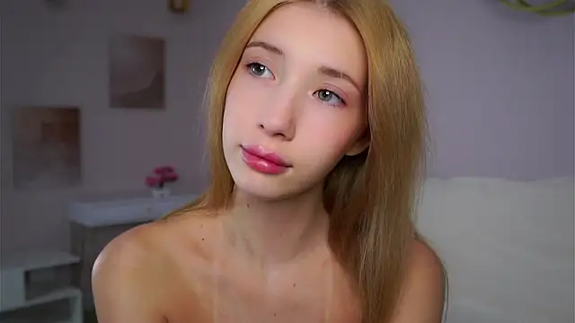 SunnivaCovil online show from November 18, 2025, 2:53 pm