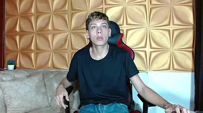 Snapshot of Noahoconor chatting on February 20, 2025, 10:48 pm Noahoconor online show from February 20, 2025, 10:48 pm