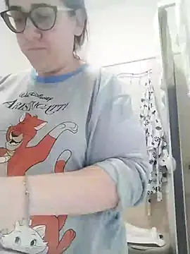 Snapshot of Dolcecurvy chatting on February 7, 2026, 10:18 pm Dolcecurvy online show from February 7, 2026, 10:18 pm