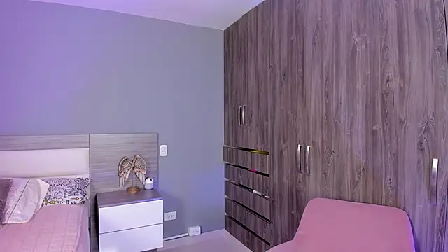 Snapshot of Ashly_hills chatting on October 17, 2025, 3:43 am Ashly hills online show from October 17, 2025, 3:43 am