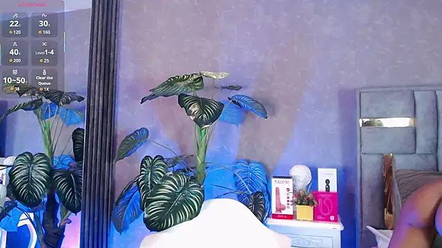 Snapshot of Tyla_Ks chatting on November 26, 2025, 7:36 pm Tyla Ks online show from November 26, 2025, 7:36 pm