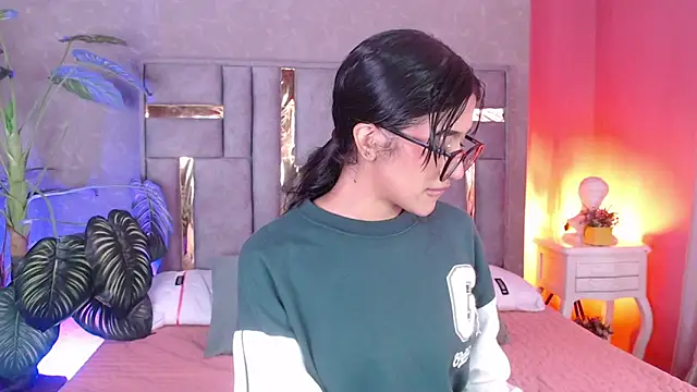 Snapshot of Tyla_Ks chatting on November 4, 2025, 7:39 pm Tyla Ks online show from November 4, 2025, 7:39 pm