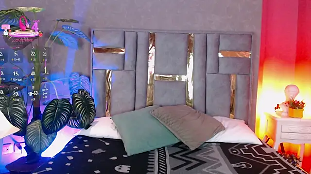 Snapshot of Tyla_Ks chatting on December 5, 2025, 7:45 pm Tyla Ks online show from December 5, 2025, 7:45 pm