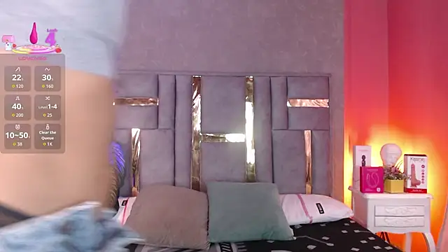 Snapshot of Tyla_Ks chatting on November 15, 2025, 8:02 pm Tyla Ks online show from November 15, 2025, 8:02 pm