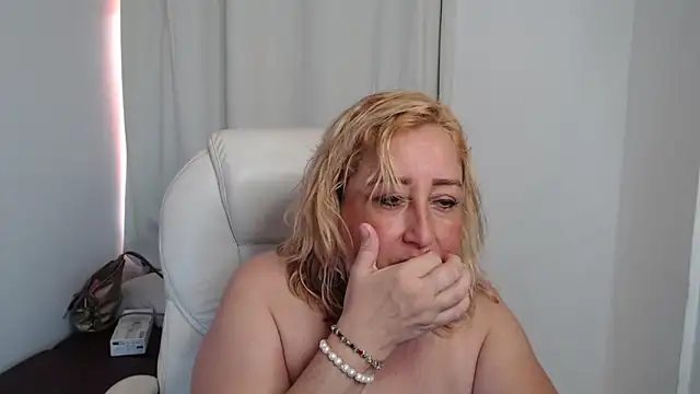 Snapshot of Mature_2025 chatting on October 14, 2025, 6:41 pm Mature 2025 online show from October 14, 2025, 6:41 pm