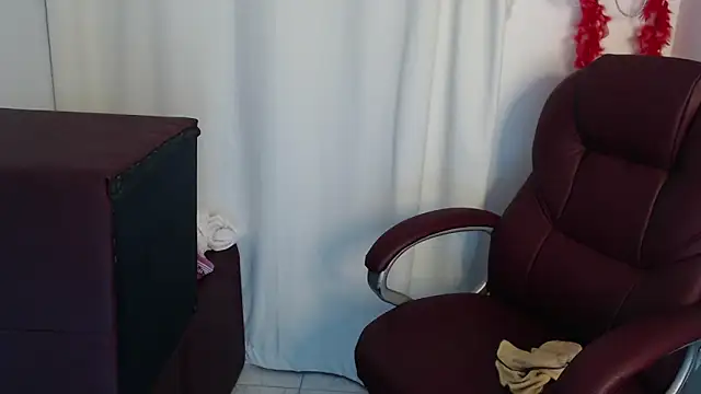 Snapshot of Mature_2025 chatting on February 15, 2026, 8:02 am Mature 2025 online show from February 15, 2026, 8:02 am