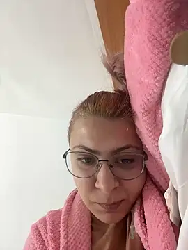 Snapshot of KittieHallo chatting on February 22, 2025, 4:51 pm KittieHallo online show from February 22, 2025, 4:51 pm