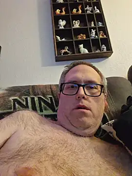 Snapshot of Smallone327 chatting on November 2, 2025, 4:50 am Smallone327 online show from November 2, 2025, 4:50 am