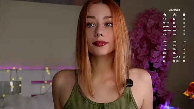 Snapshot of EmilaMills chatting on November 22, 2025, 12:54 am EmilaMills online show from November 22, 2025, 12:54 am