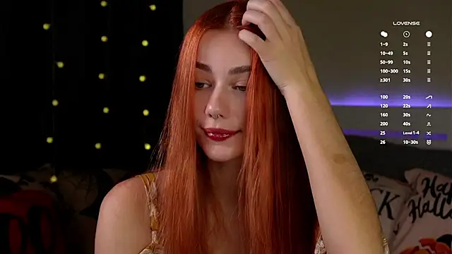 Snapshot of EmilaMills chatting on November 2, 2025, 11:10 pm EmilaMills online show from November 2, 2025, 11:10 pm