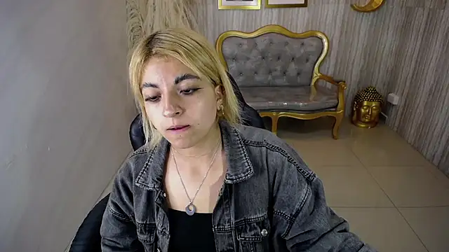 lili conor s online show from February 25, 2025, 3:20 am