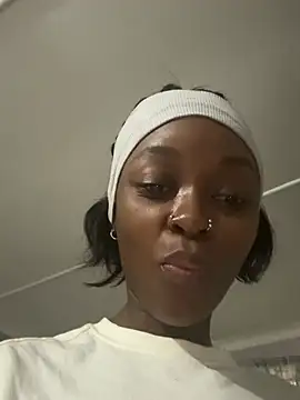 xxTatiannaxx online show from June 25, 2026, 11:32 pm