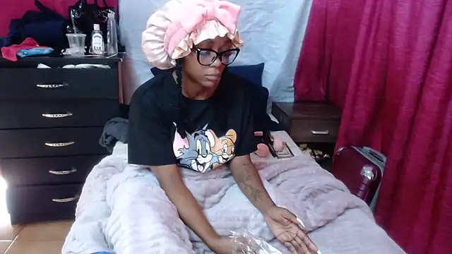 Snapshot of xxTatiannaxx chatting on October 31, 2025, 6:10 am xxTatiannaxx online show from October 31, 2025, 6:10 am