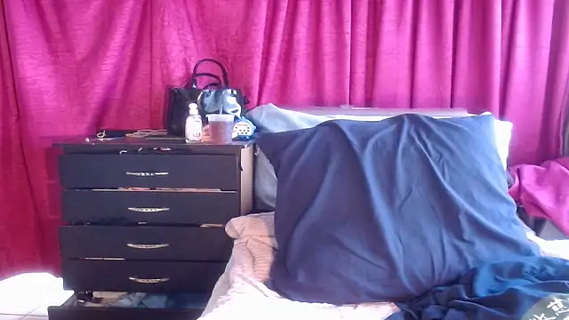 Snapshot of xxTatiannaxx chatting on November 19, 2025, 3:12 pm xxTatiannaxx online show from November 19, 2025, 3:12 pm