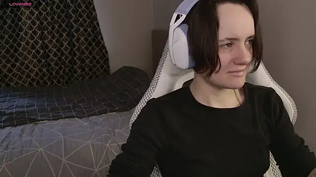 Luna Loveee online show from March 20, 2026, 4:02 am