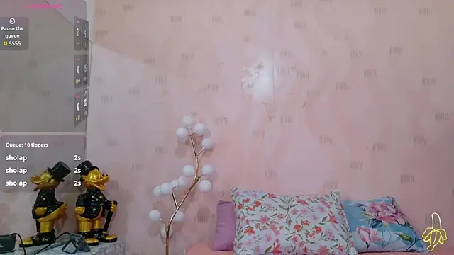innocenthazel online show from April 29, 2026, 2:49 am