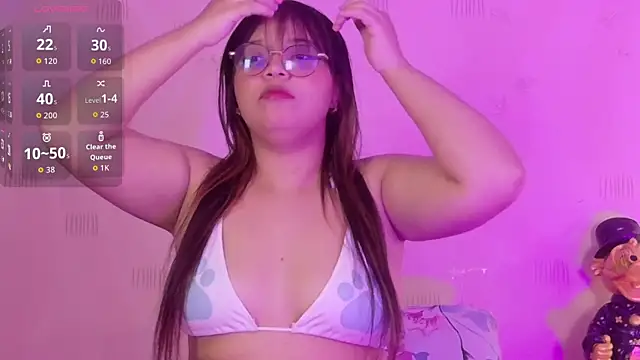 Snapshot of innocenthazel chatting on February 18, 2026, 2:42 am innocenthazel online show from February 18, 2026, 2:42 am