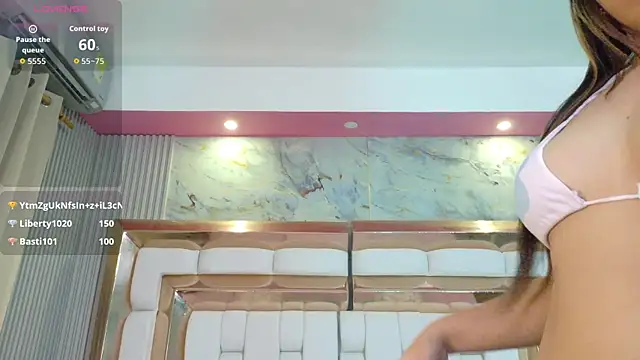 Snapshot of innocenthazel chatting on February 19, 2026, 2:52 am innocenthazel online show from February 19, 2026, 2:52 am