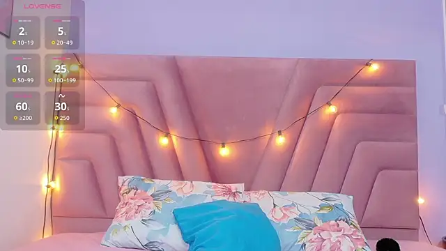 innocenthazel online show from November 4, 2025, 2:48 am