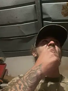 Lovemilfsxh online show from November 18, 2025, 11:15 pm