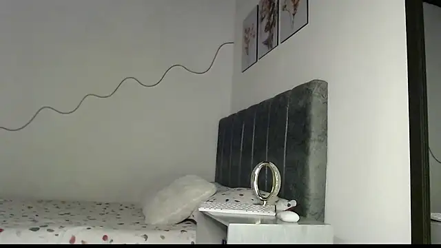 Snapshot of _iris1_ chatting on September 17, 2025, 10:56 pm iris1 online show from September 17, 2025, 10:56 pm