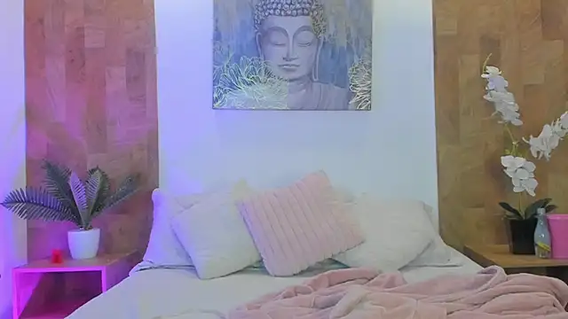 Snapshot of Lucia_Brown_ chatting on April 23, 2026, 12:39 am Lucia Brown online show from April 23, 2026, 12:39 am