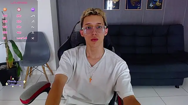 Snapshot of skinny_bigcock02 chatting on November 29, 2025, 8:53 pm skinny bigcock02 online show from November 29, 2025, 8:53 pm