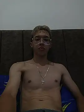 Snapshot of skinny_bigcock02 chatting on October 14, 2025, 4:46 am skinny bigcock02 online show from October 14, 2025, 4:46 am