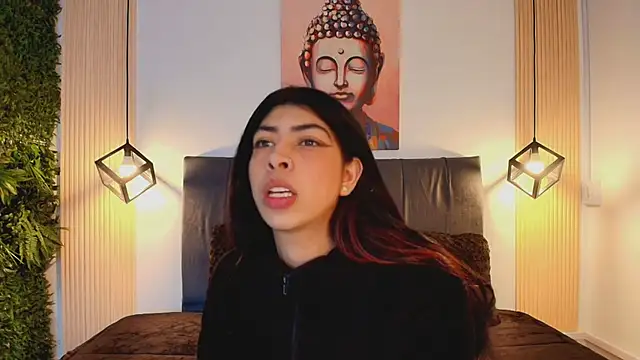 Snapshot of Cassie_bloom chatting on December 18, 2025, 8:34 pm Cassie bloom online show from December 18, 2025, 8:34 pm