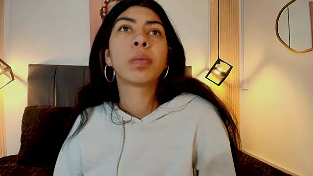 Snapshot of Cassie_bloom chatting on January 8, 2026, 7:42 pm Cassie bloom online show from January 8, 2026, 7:42 pm