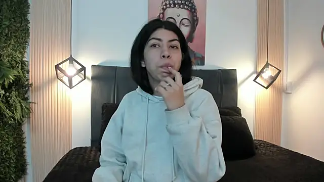 Snapshot of Cassie_bloom chatting on February 1, 2026, 3:27 am Cassie bloom online show from February 1, 2026, 3:27 am