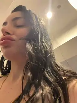 Snapshot of Mia_Splash chatting on May 12, 2026, 3:47 am Mia Splash online show from May 12, 2026, 3:47 am