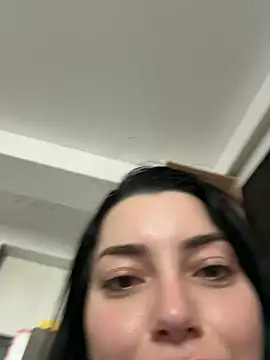 Snapshot of Mia_Splash chatting on April 17, 2026, 6:05 am Mia Splash online show from April 17, 2026, 6:05 am