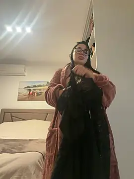 Mia Splash online show from February 28, 2026, 12:05 pm